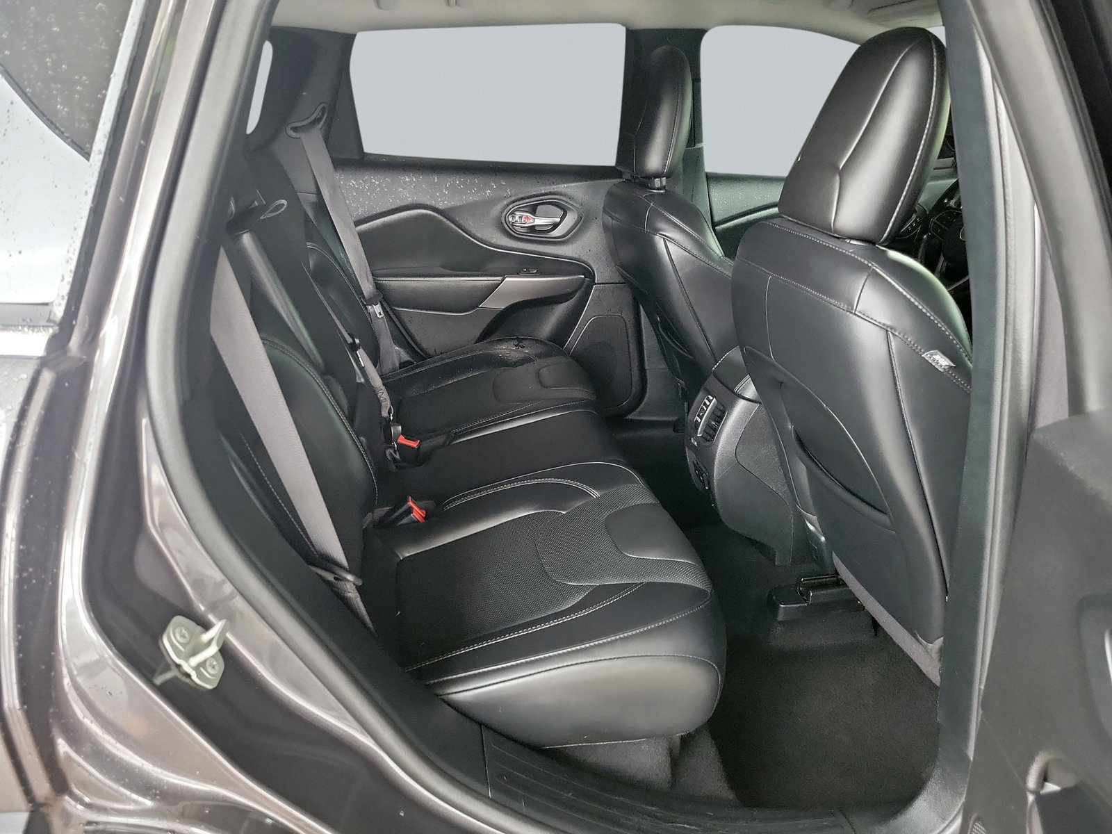 Used 2020 Jeep Cherokee Limited FWD image 34