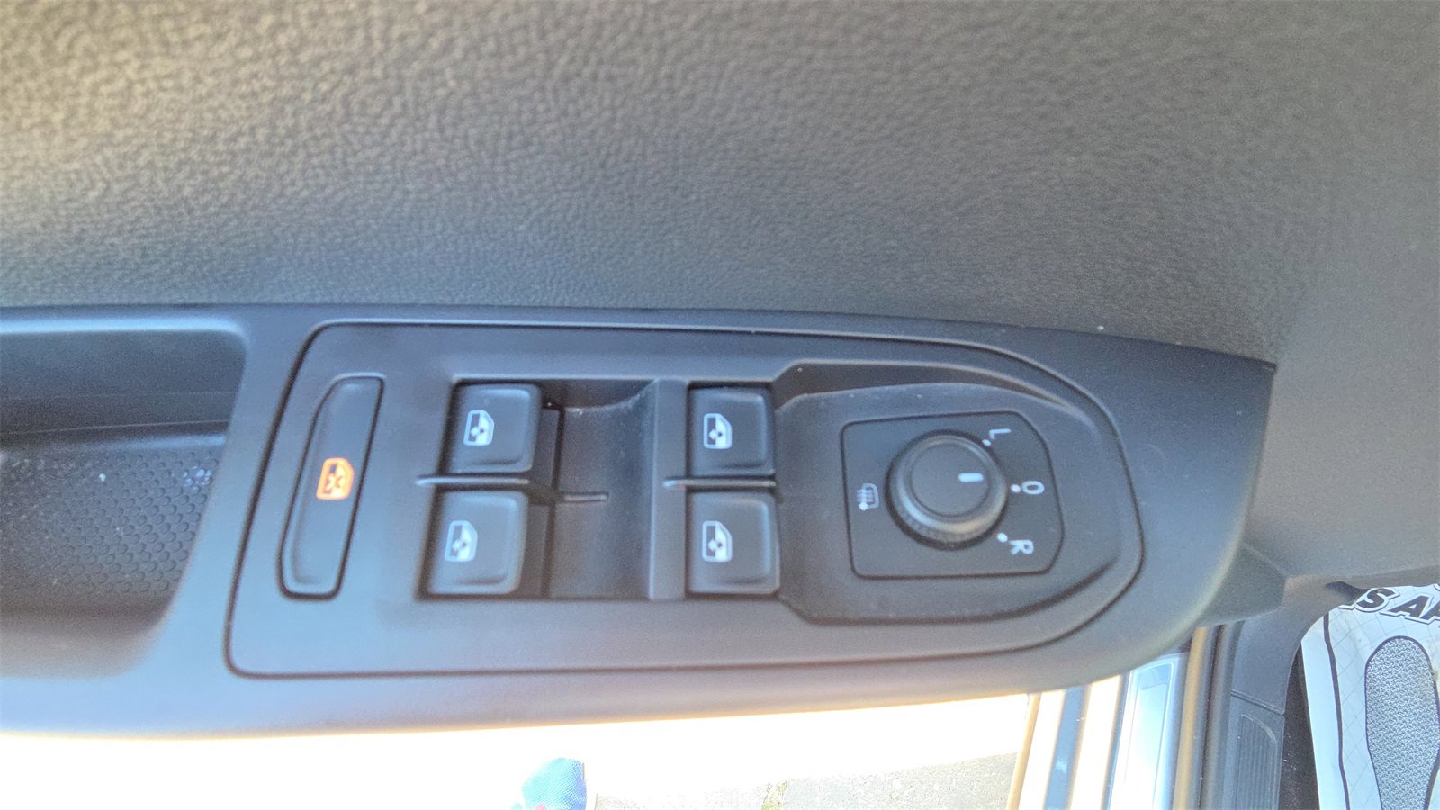 Used 2024 Volkswagen Taos SE image 29