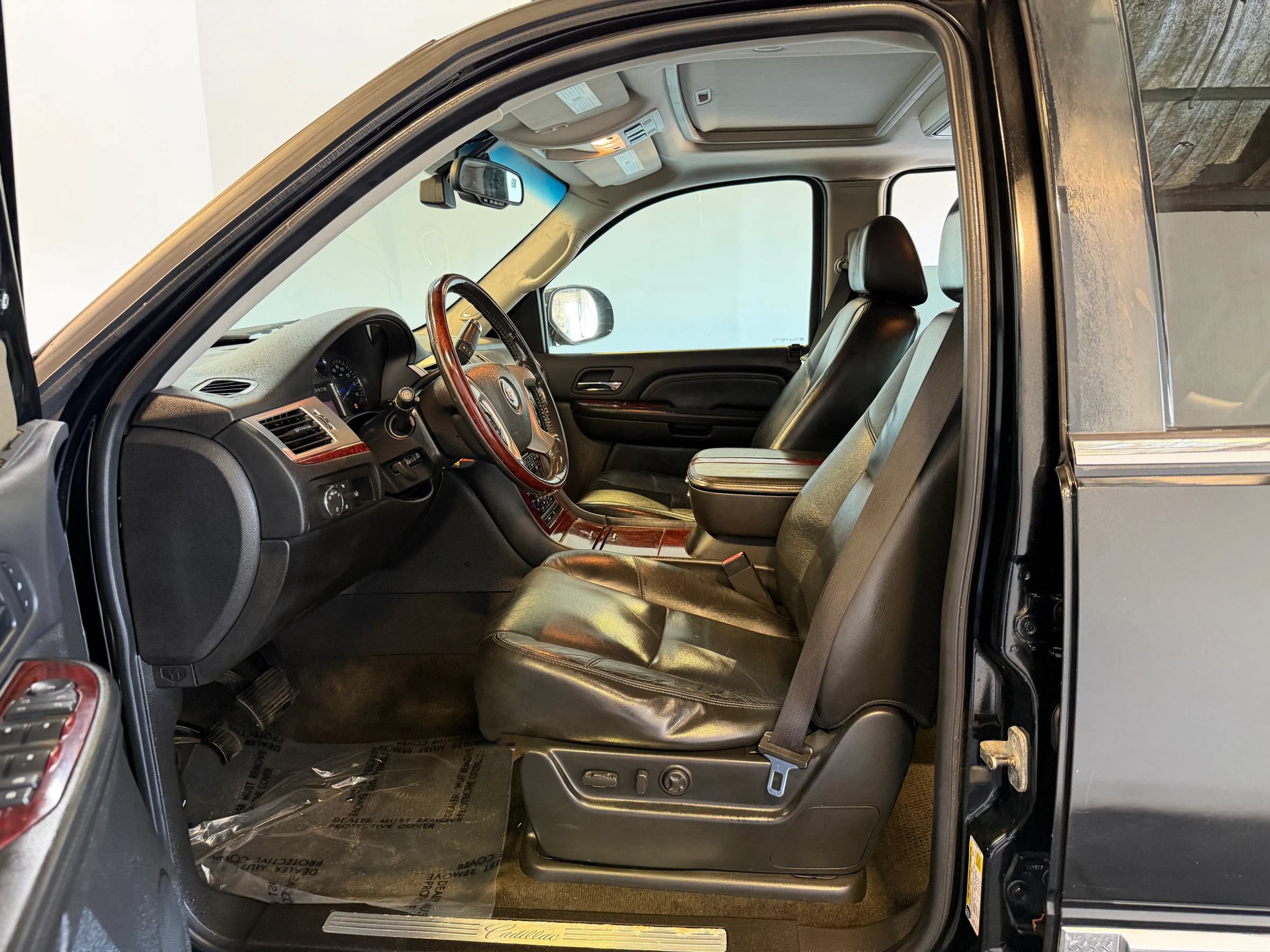 Used 2008 Cadillac Escalade AWD image 10
