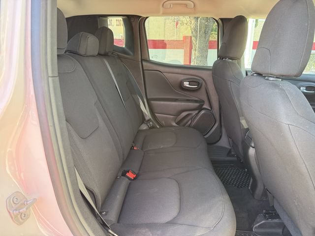 Used 2023 Jeep Renegade Latitude AWD/4WD image 31