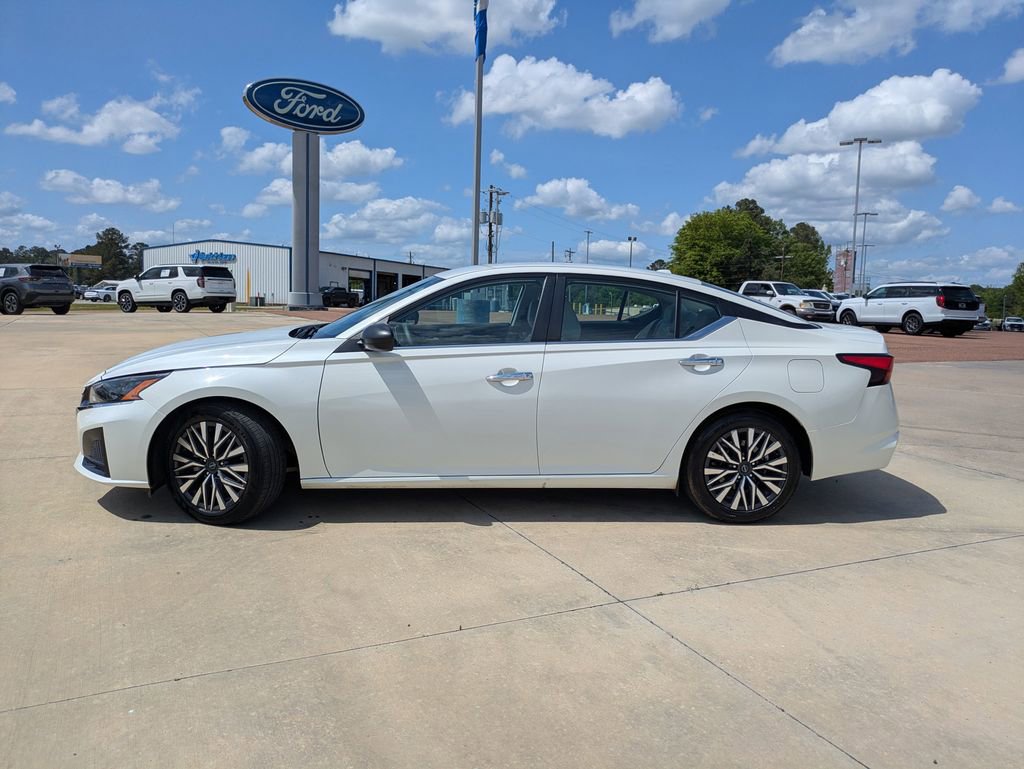 Used 2025 Nissan Altima 2.5 SV FWD image 5