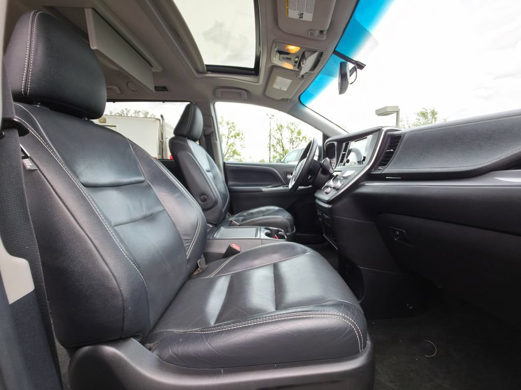 Used 2017 Toyota Sienna SE Premium FWD image 20