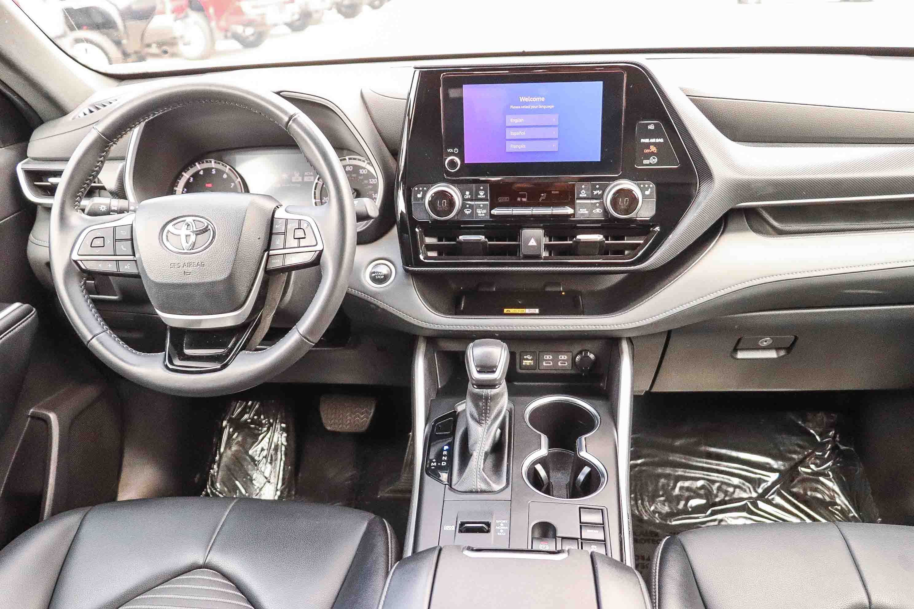 Certified 2024 Toyota Highlander XSE FWD image 13