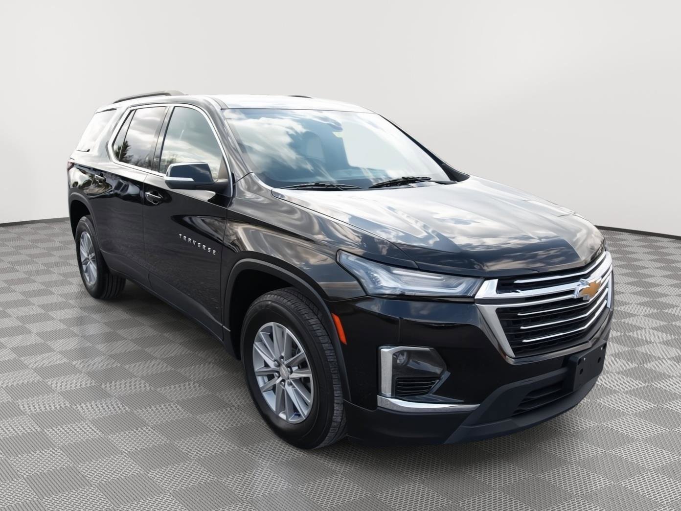 Certified 2022 Chevrolet Traverse LT image 3