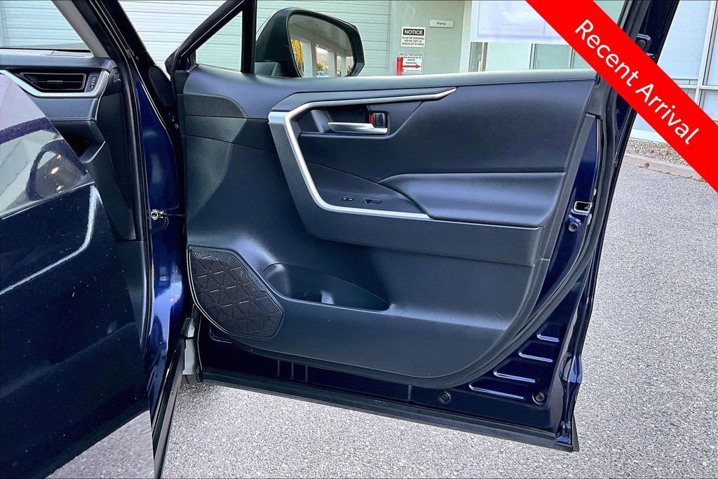 Used 2019 Toyota RAV4 XLE w/ All Weather Liner Package FWD image 28