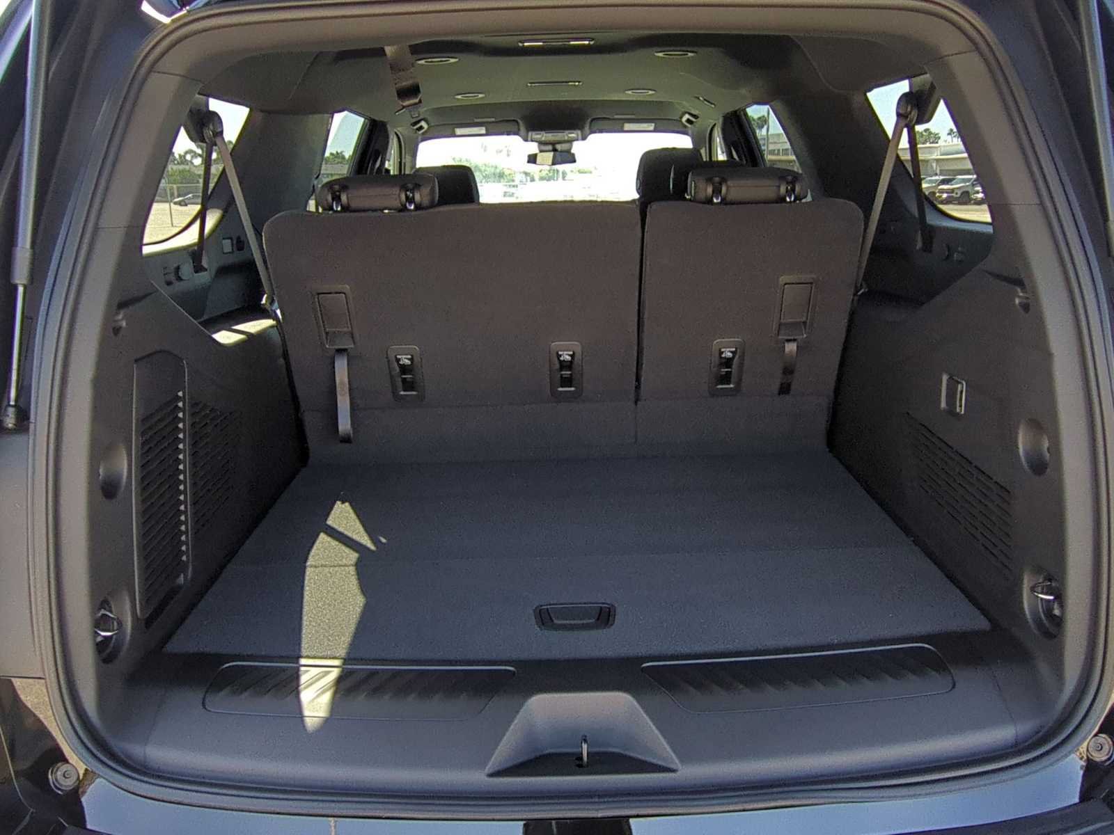 New 2026 Chevrolet Suburban LS RWD image 25