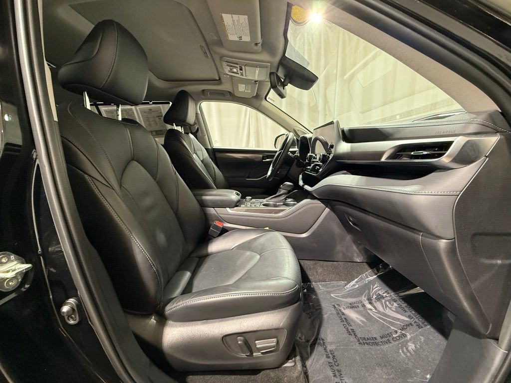 Used 2023 Toyota Highlander Limited AWD/4WD image 24