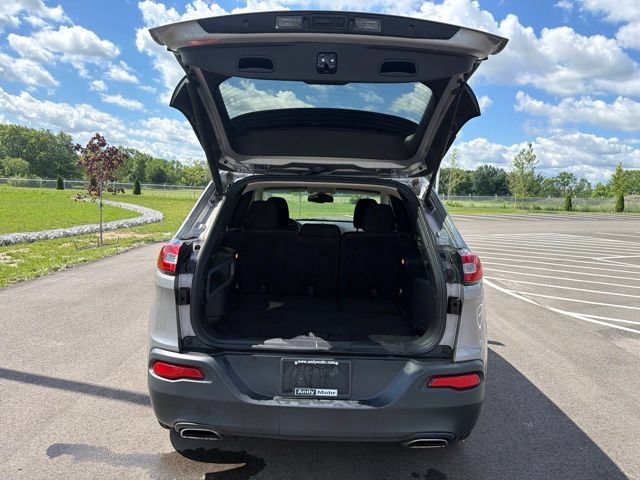 Used 2016 Jeep Cherokee Latitude w/ Comfort/Convenience Group AWD/4WD image 11