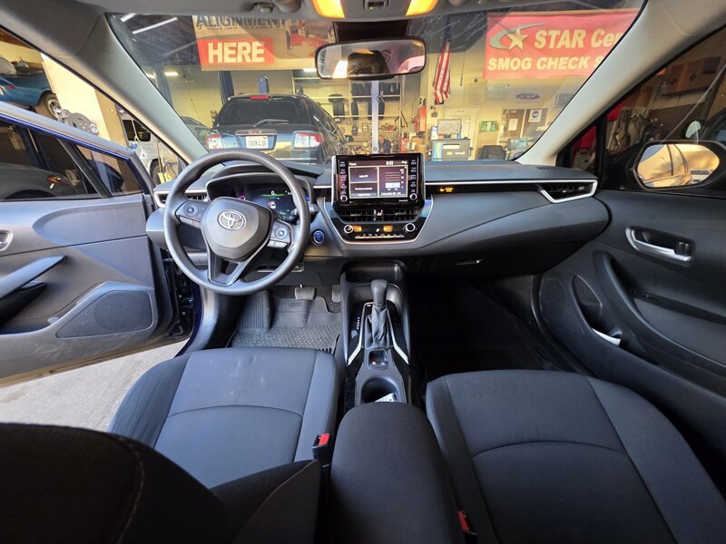 Used 2021 Toyota Corolla LE w/ Carpet Mat Package (TMS) FWD image 10