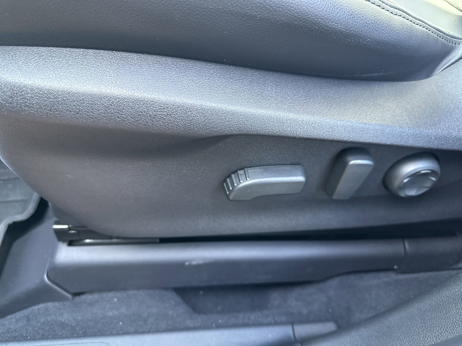 Used 2025 Subaru Ascent Bronze Edition image 13