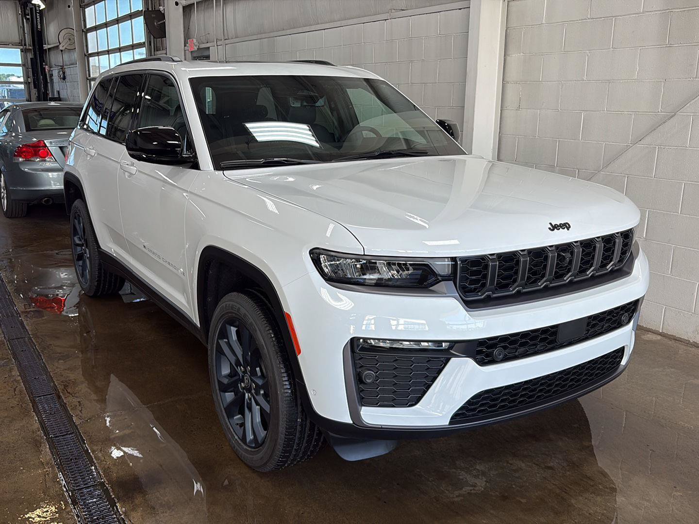 New 2026 Jeep Grand Cherokee Limited AWD/4WD image 2