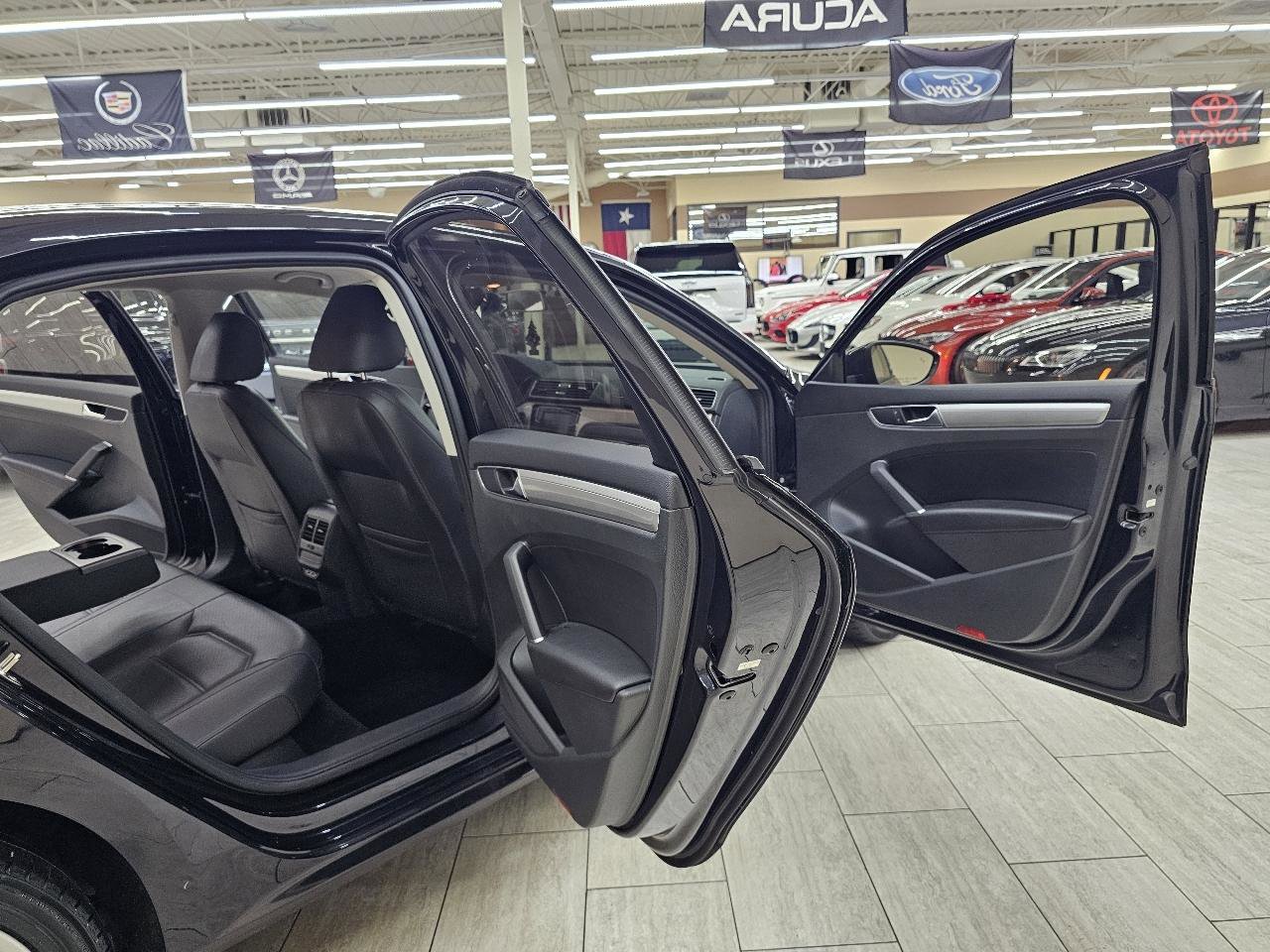 Used 2019 Volkswagen Passat Wolfsburg Edition FWD image 14