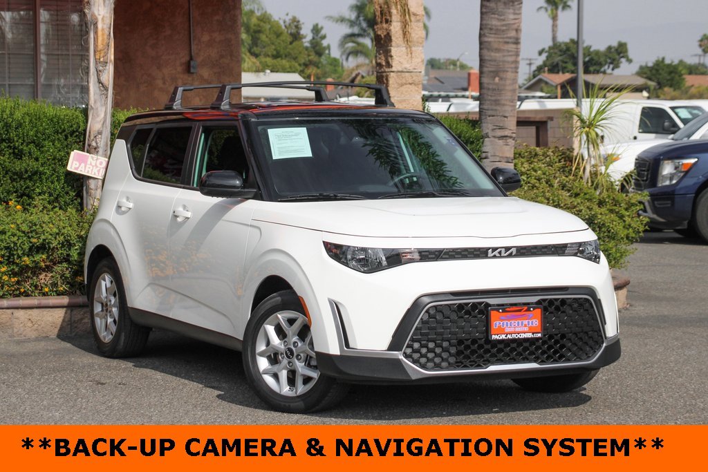 Used 2023 Kia Soul S image 2