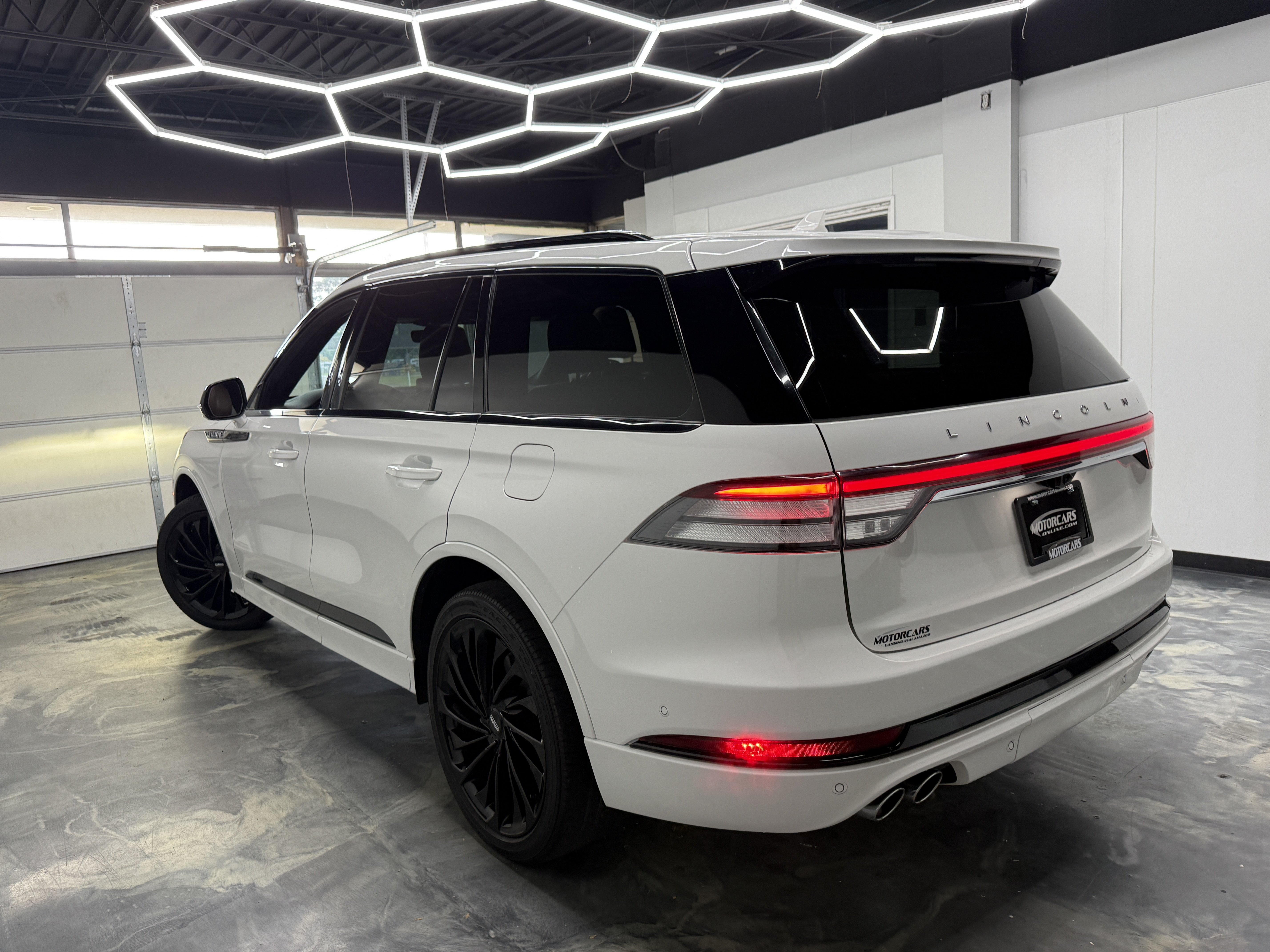 Used 2023 Lincoln Aviator Reserve w/ Jet Appearance Package AWD/4WD image 3