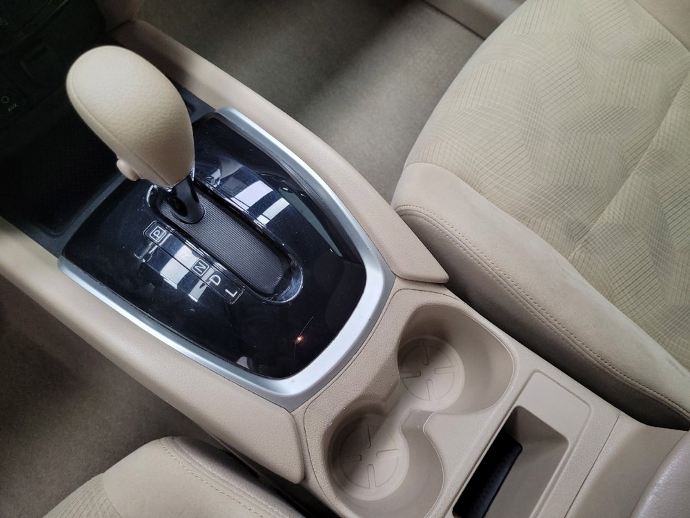 Used 2015 Nissan Rogue SV FWD image 26