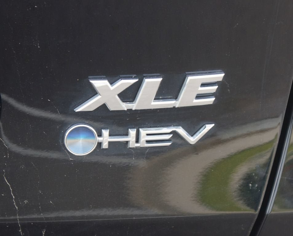 Used 2025 Toyota RAV4 XLE w/ Weather Package AWD/4WD image 19