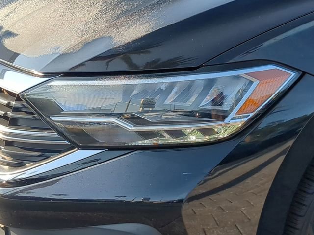 Certified 2023 Volkswagen Jetta SE w/ Panoramic Sunroof Package image 7