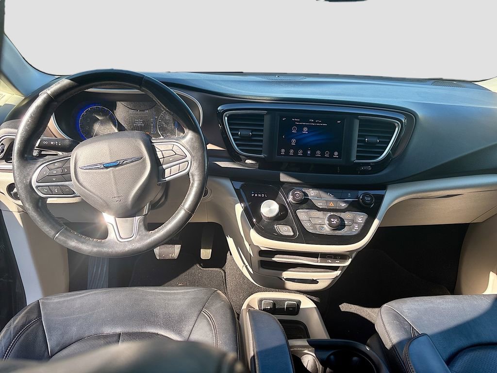 Used 2019 Chrysler Pacifica Touring-L image 43