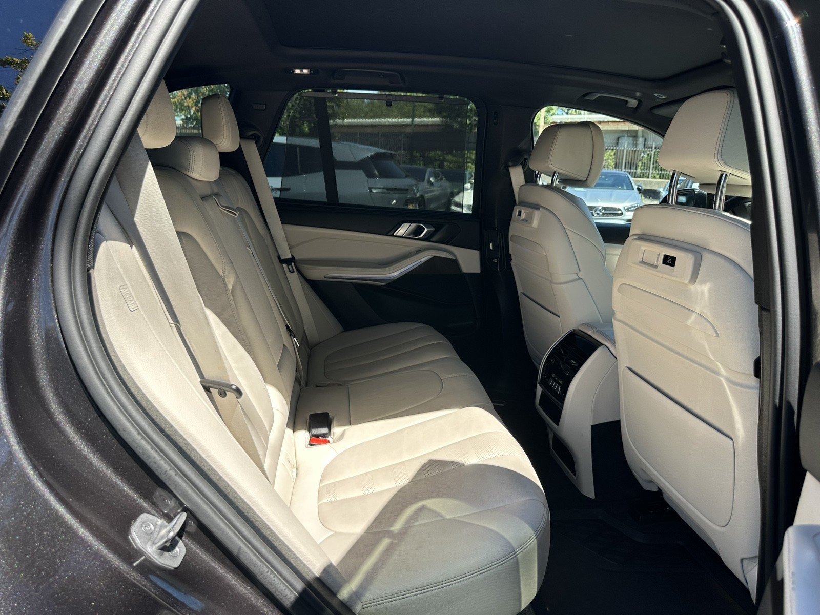 Used 2022 BMW X5 xDrive40i w/ Executive Package AWD/4WD image 21