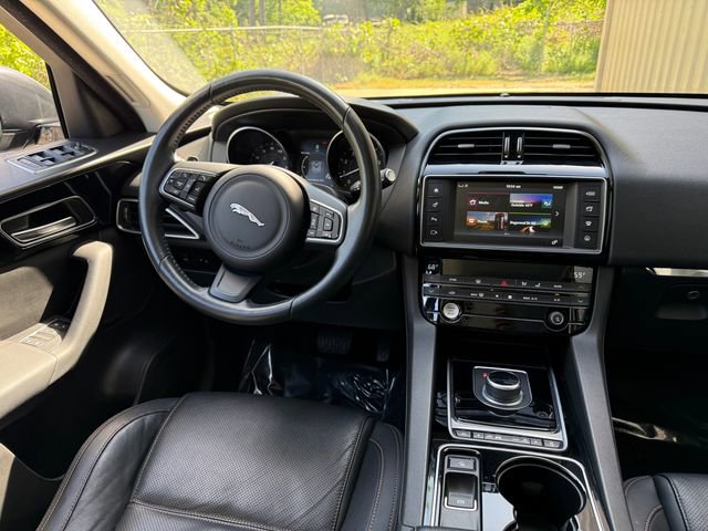 Used 2017 Jaguar F-PACE Prestige image 17