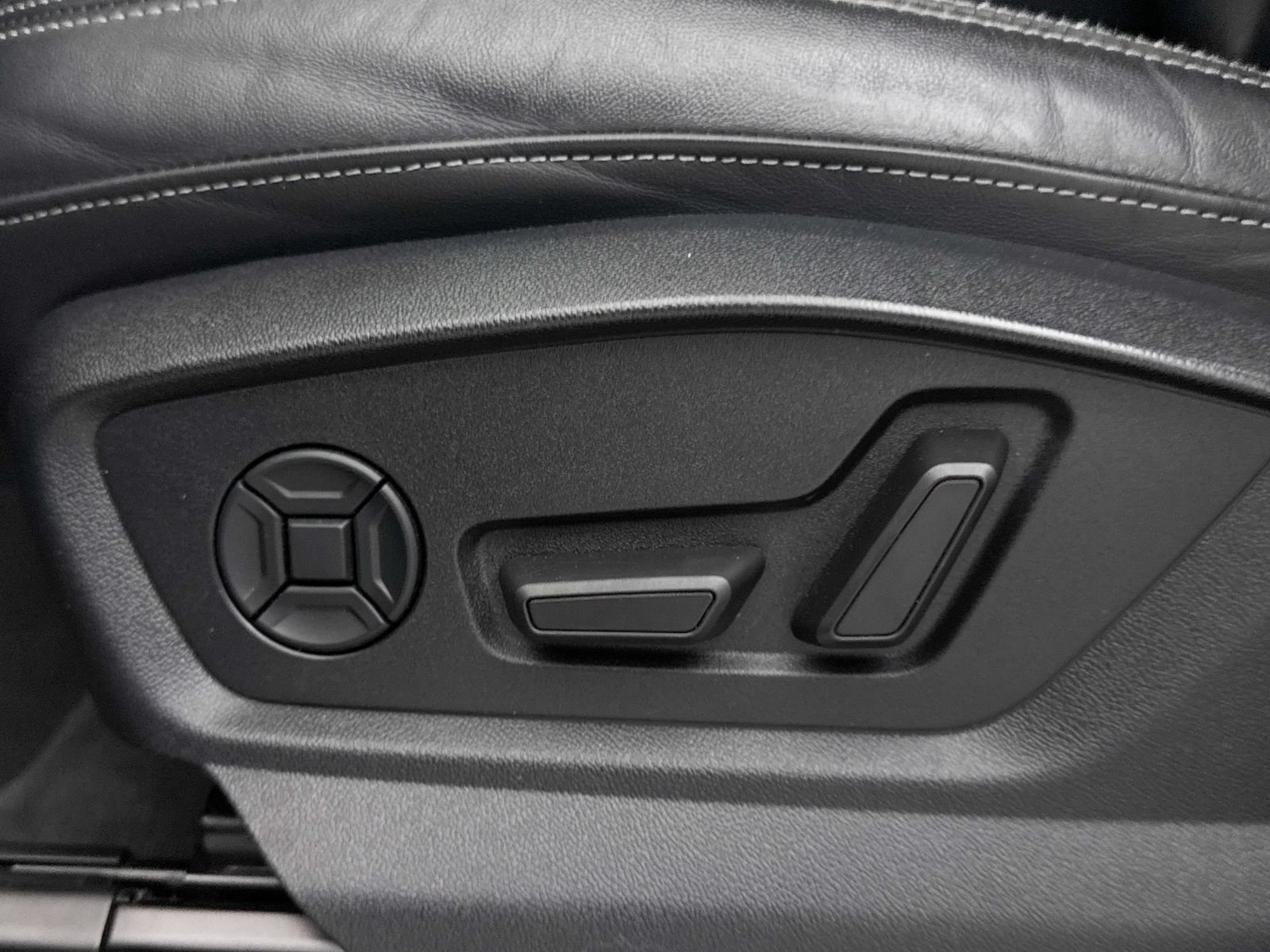 Used 2019 Audi Q8 Premium AWD/4WD image 25