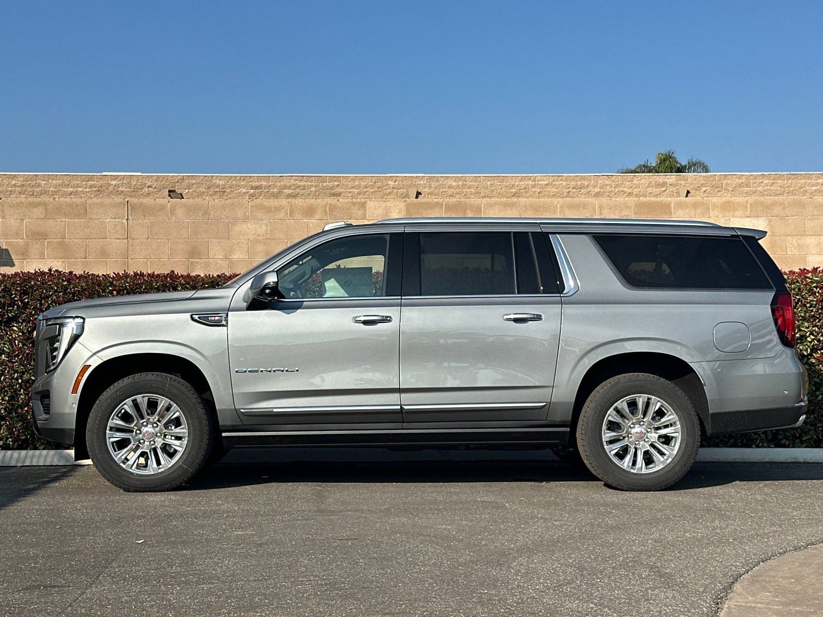 New 2026 GMC Yukon XL Denali w/ Sun & Power Step Package AWD/4WD image 7