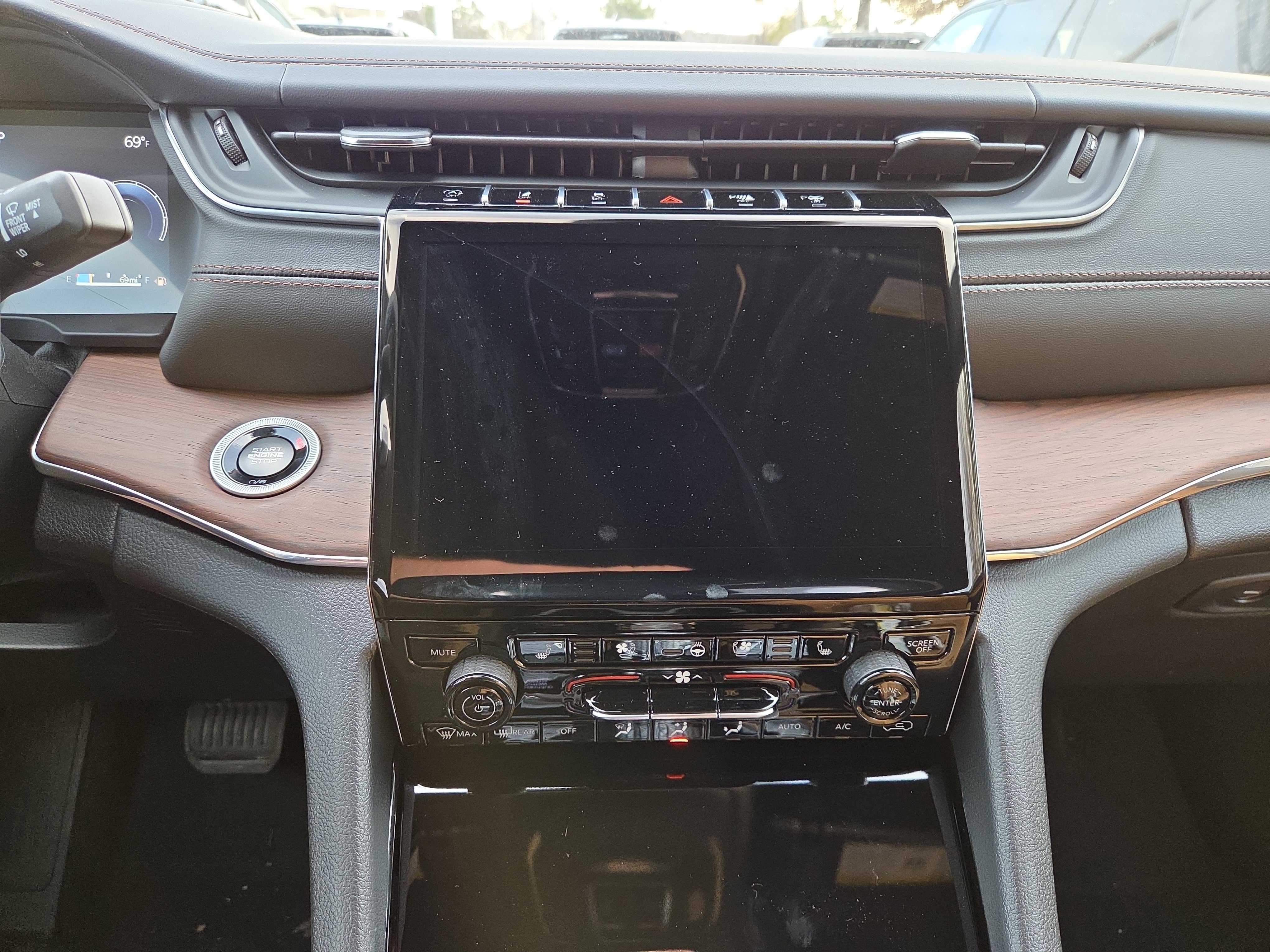 New 2025 Jeep Grand Cherokee Summit image 9