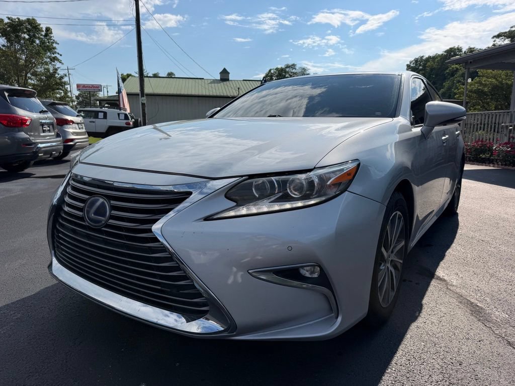 Used 2017 Lexus ES 300h w/ Navigation System Package
