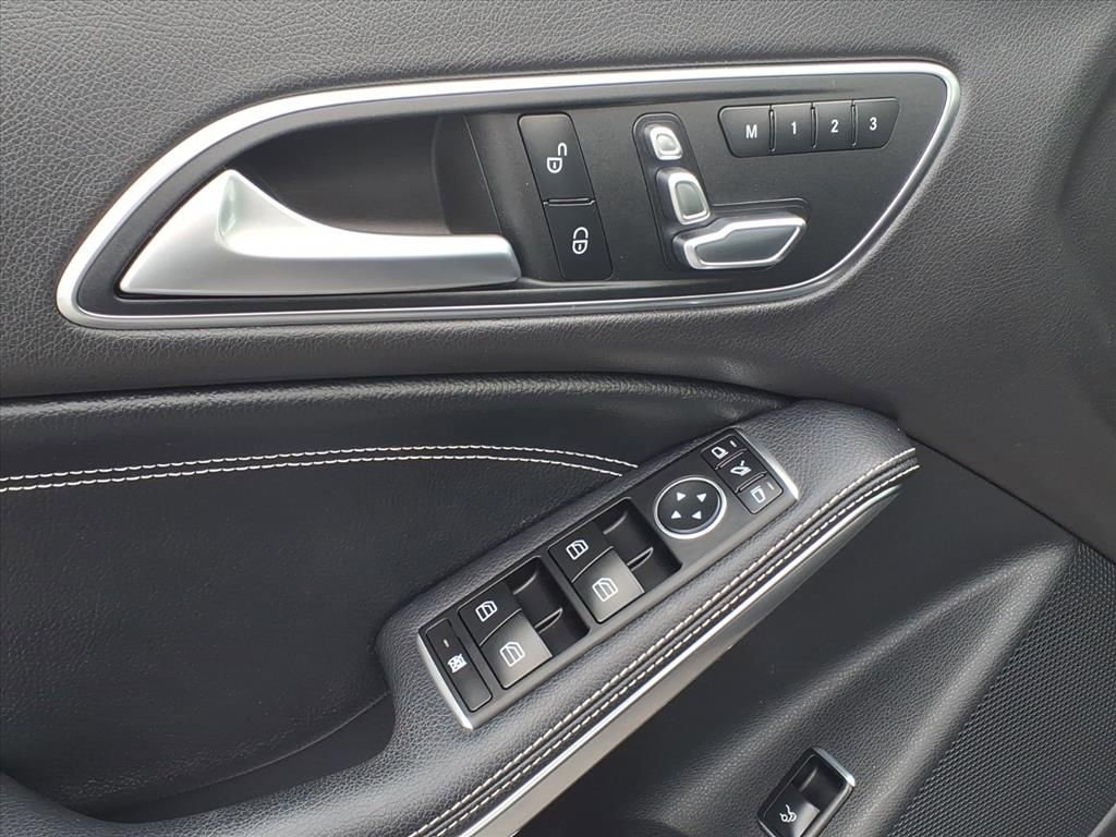 Used 2018 Mercedes-Benz CLA 250 4MATIC image 4