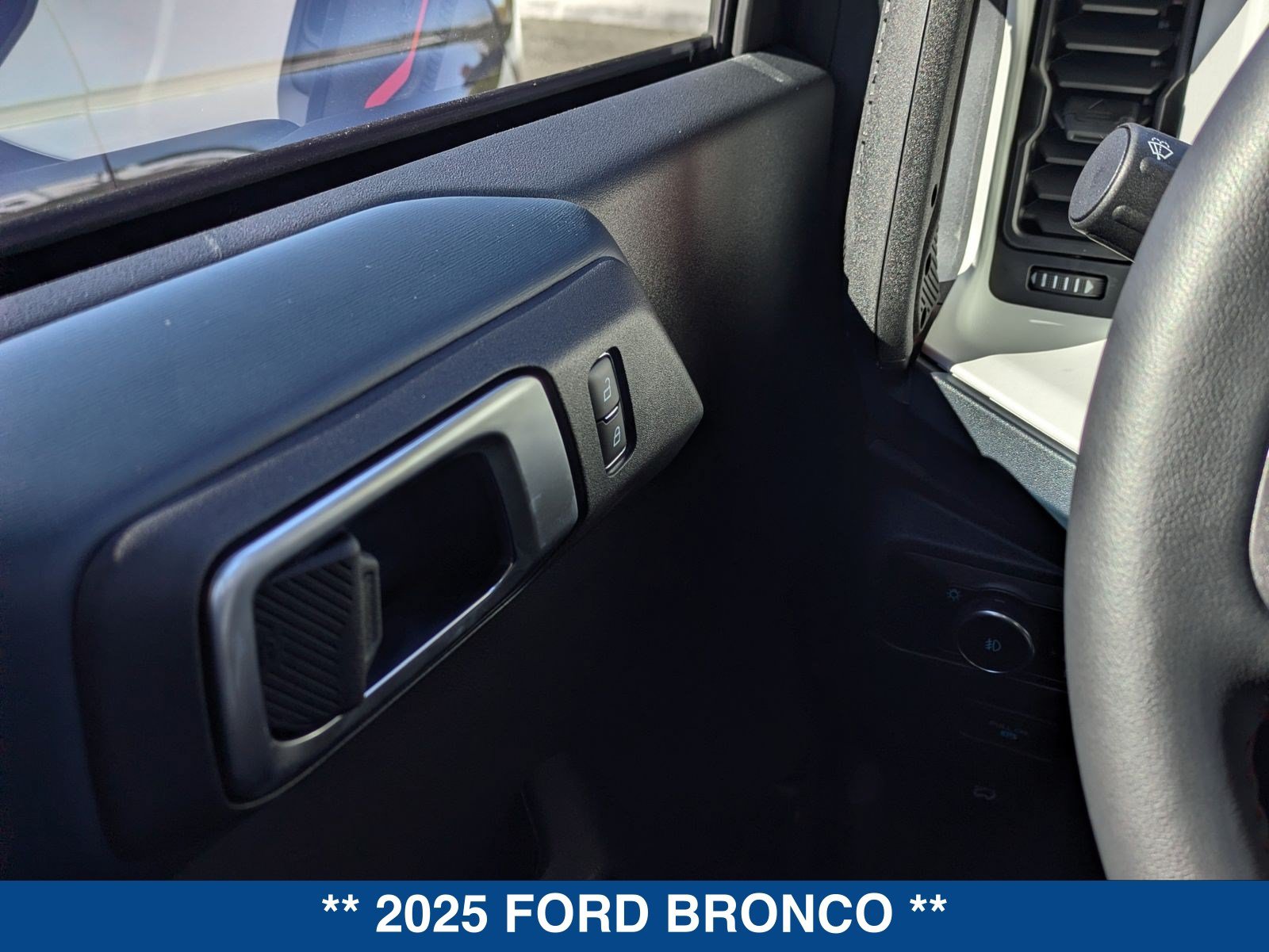 Used 2025 Ford Bronco Heritage Edition AWD/4WD image 40