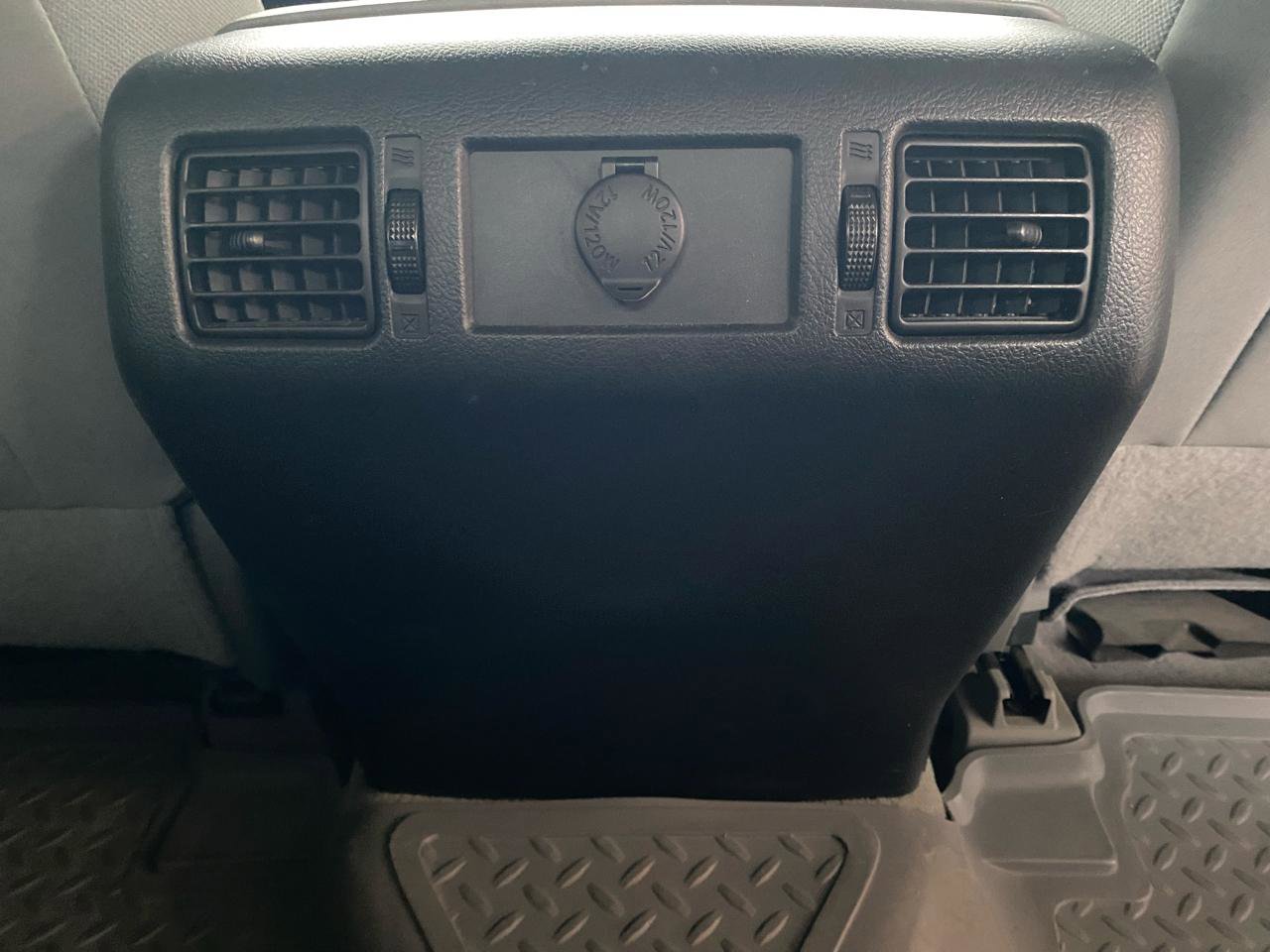 Used 2010 Toyota Tundra 4x4 CrewMax image 37