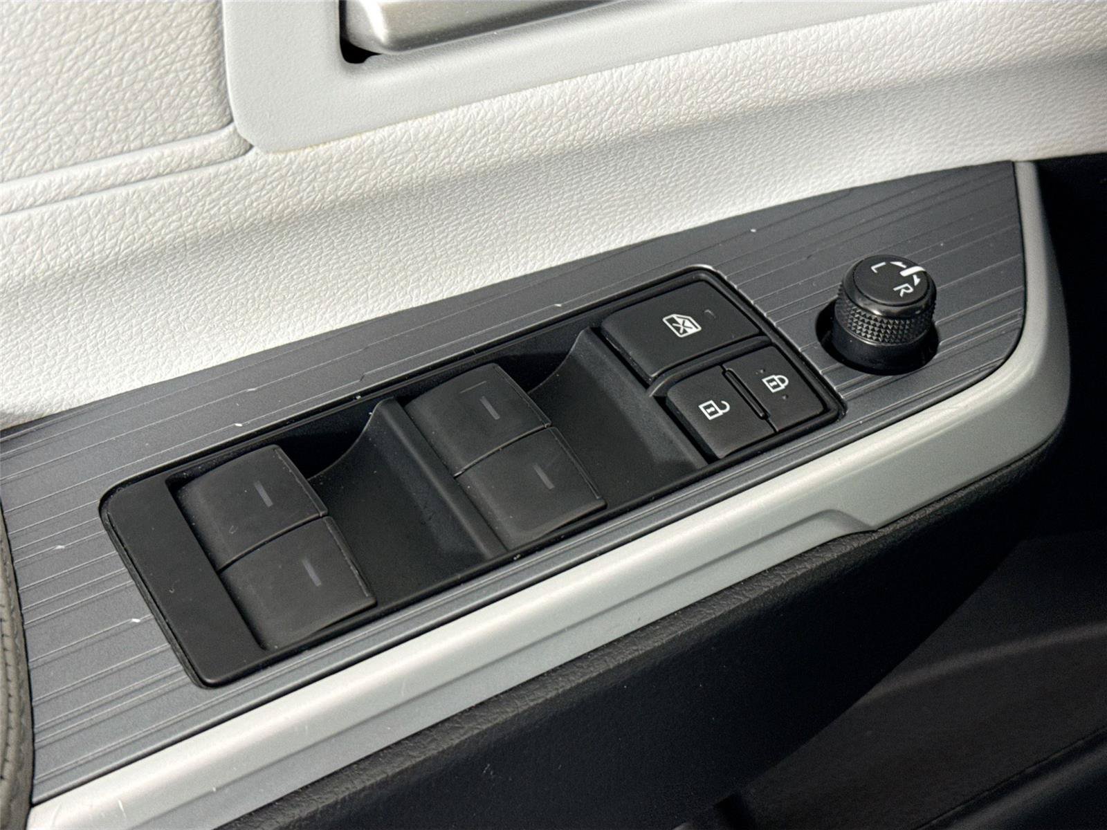 Certified 2026 Toyota Sienna XLE FWD image 29