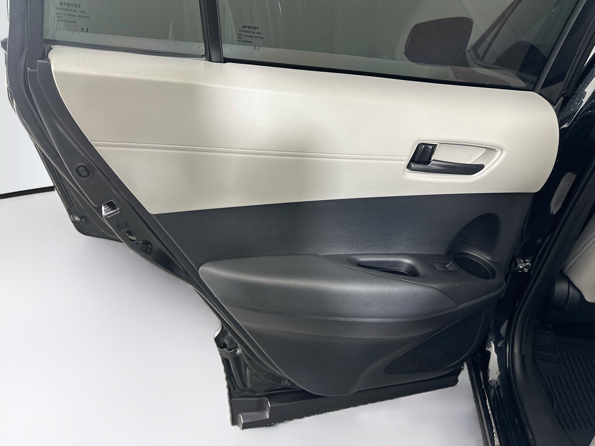 Used 2025 Toyota Corolla Cross L AWD/4WD image 25