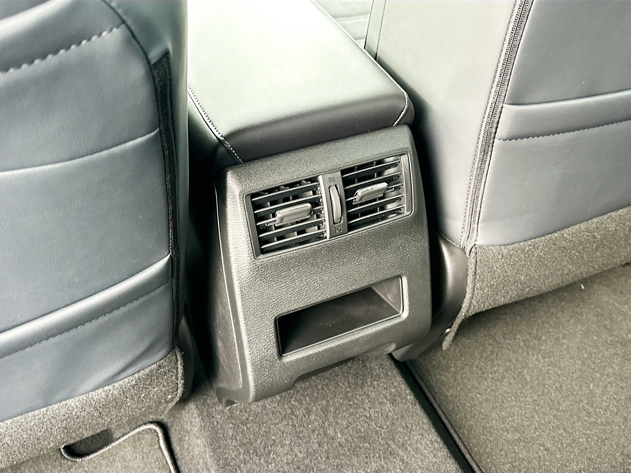 New 2026 Mitsubishi Outlander SE image 19