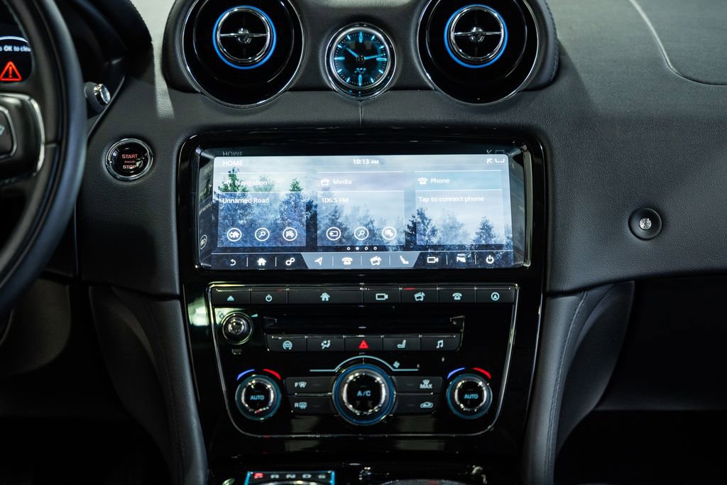 Used 2019 Jaguar XJ R-Sport image 27