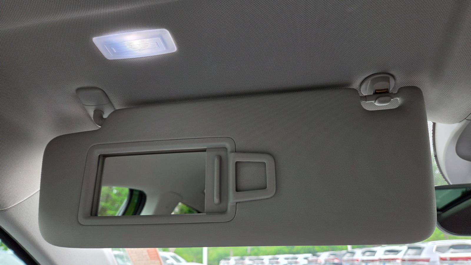 Certified 2025 Volkswagen Taos SE w/ Panoramic Sunroof Package FWD image 33
