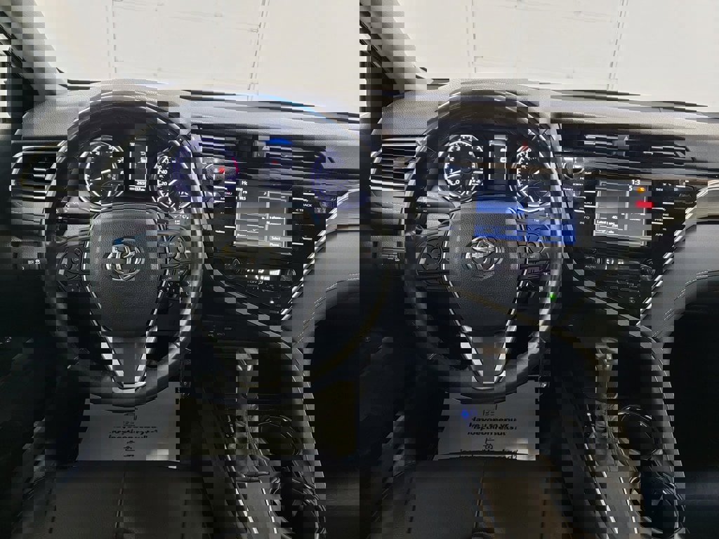 Used 2018 Toyota Camry SE w/ Moonroof Package image 12