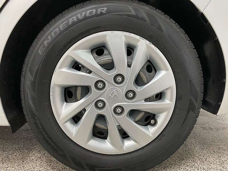 Used 2019 Hyundai Elantra SE image 24