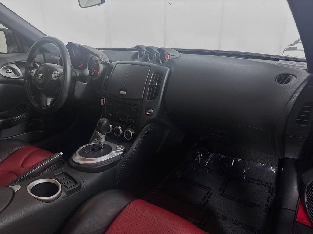 Used 2016 Nissan 370Z Coupe RWD image 28