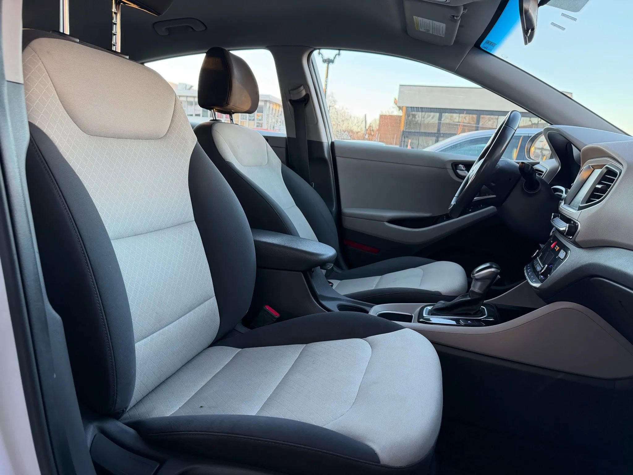 Used 2017 Hyundai Ioniq SEL image 16