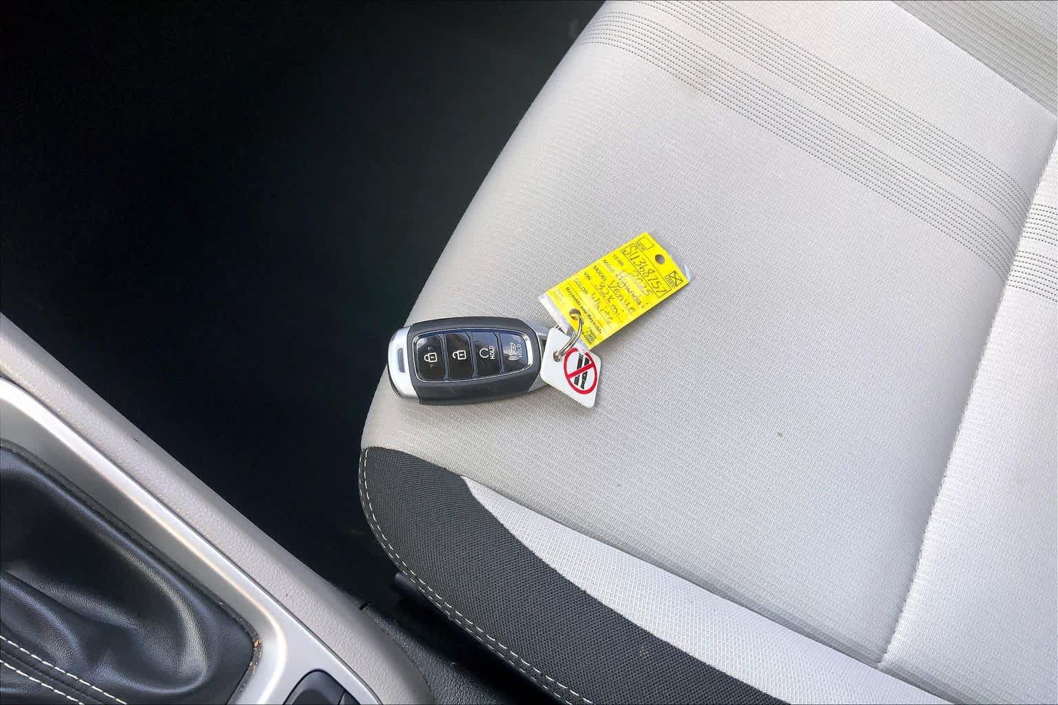 Certified 2025 Hyundai Venue SEL FWD image 14