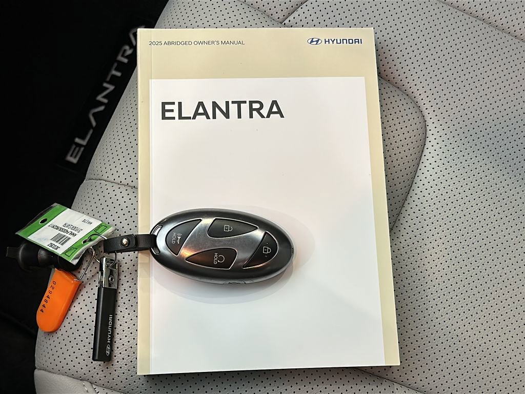 Certified 2025 Hyundai Elantra Limited image 28