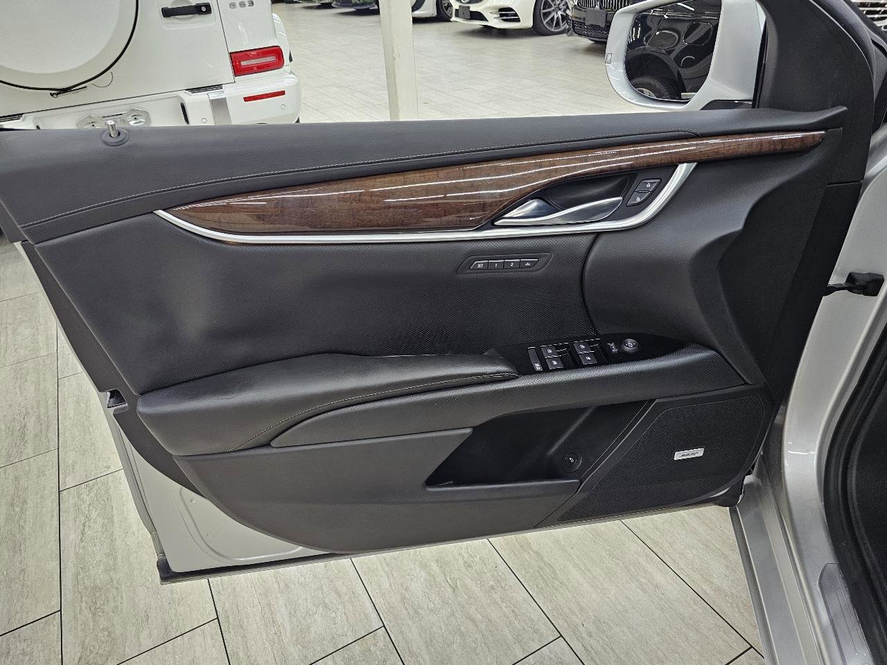 Used 2013 Cadillac XTS Luxury FWD image 38