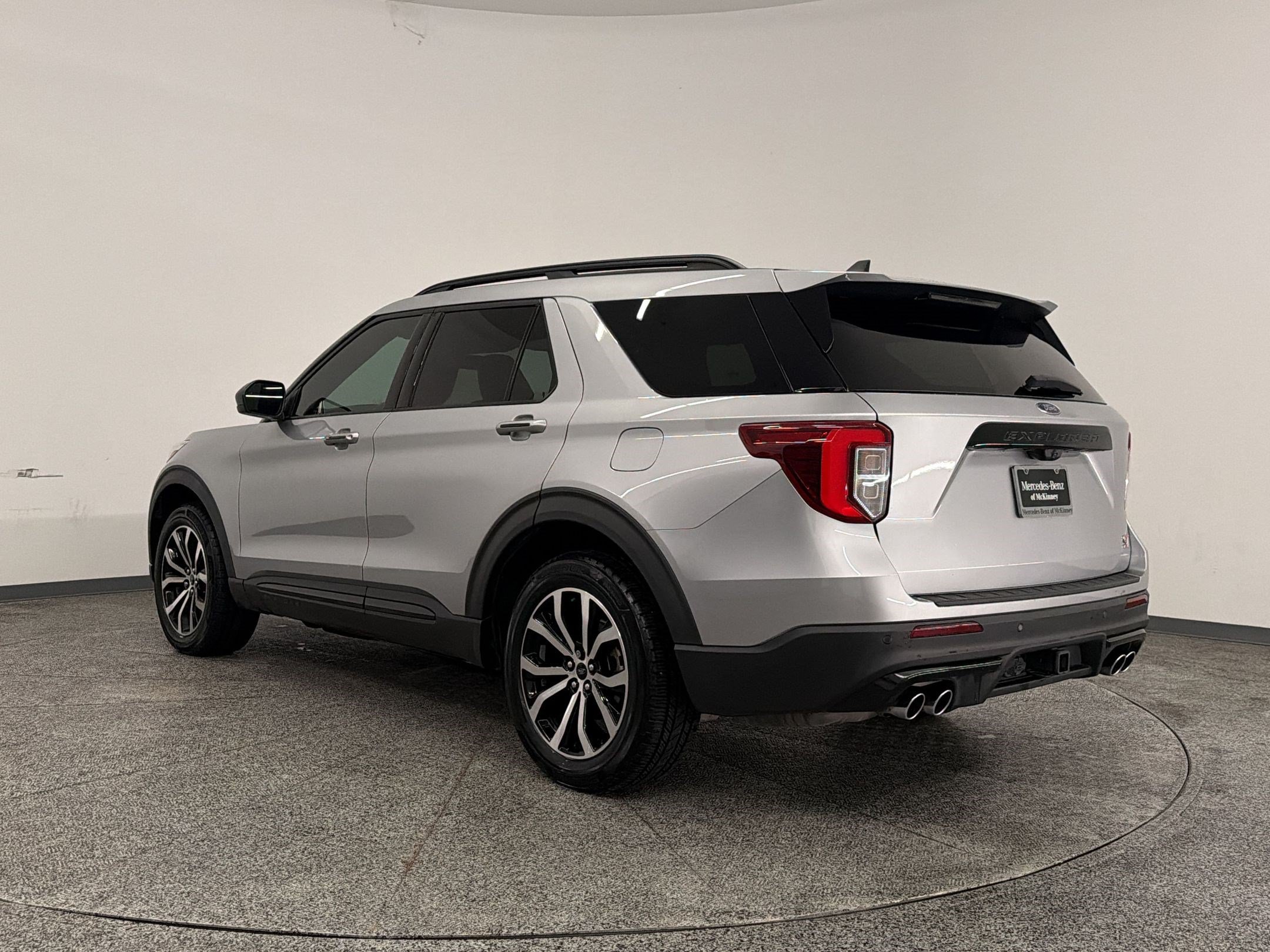 Used 2022 Ford Explorer ST AWD/4WD image 3