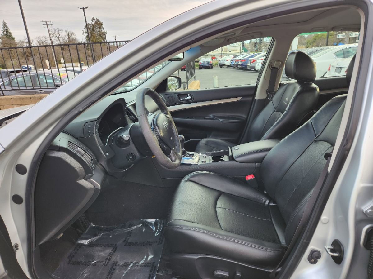 Used 2011 INFINITI G37 Journey w/ Premium Pkg image 9