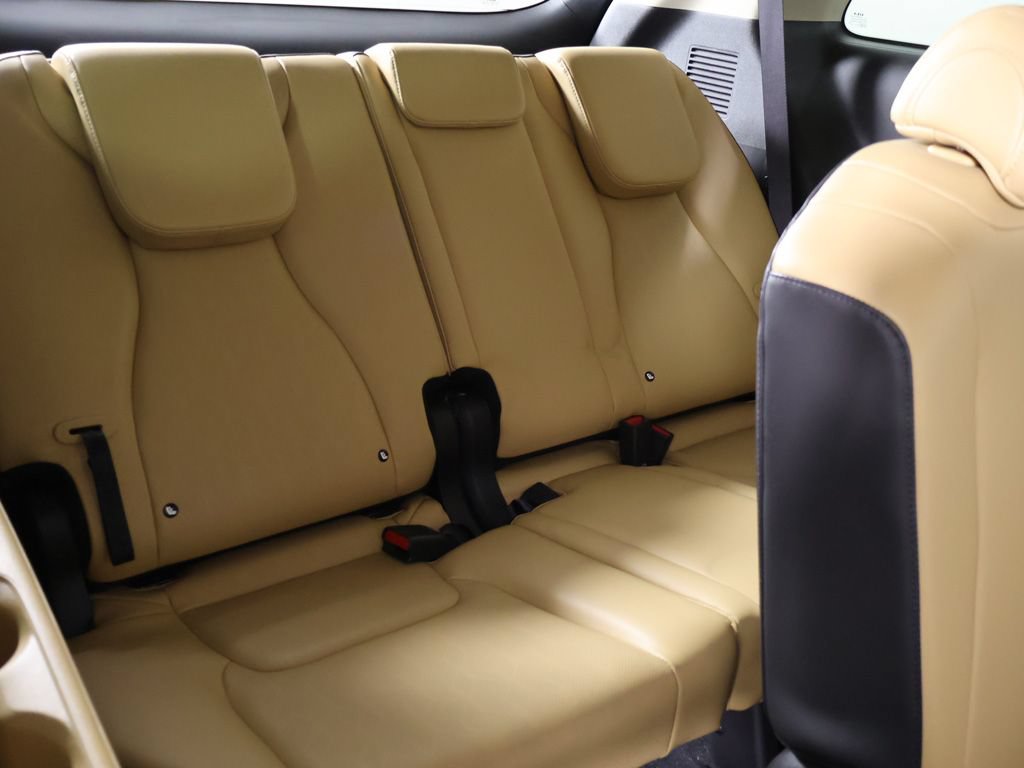 Used 2023 Kia Carnival LX FWD image 32