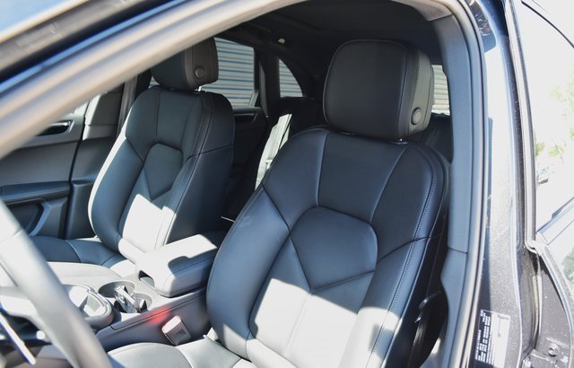 Certified 2025 Porsche Macan image 5