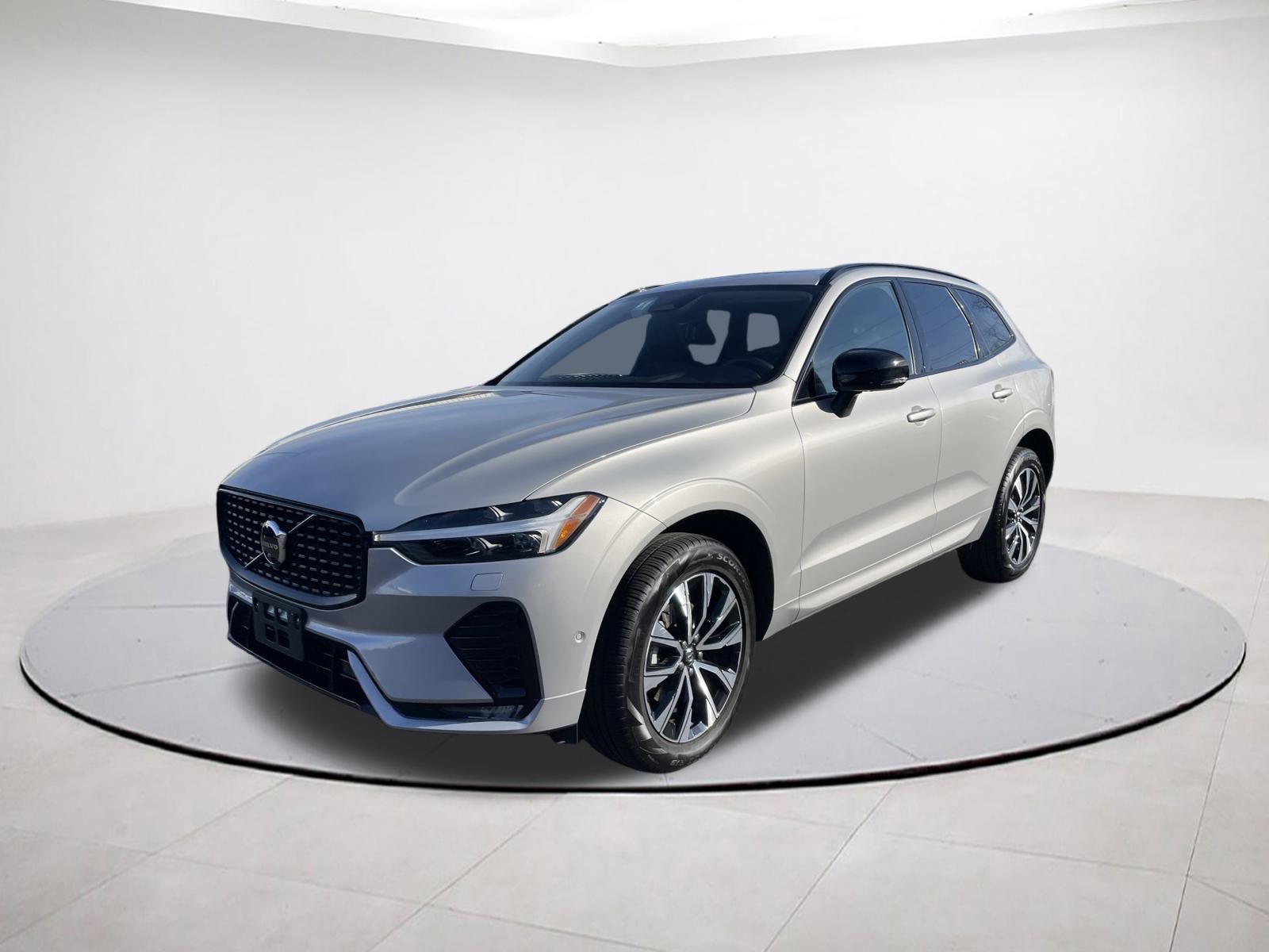 Used 2025 Volvo XC60 B5 Plus image 3