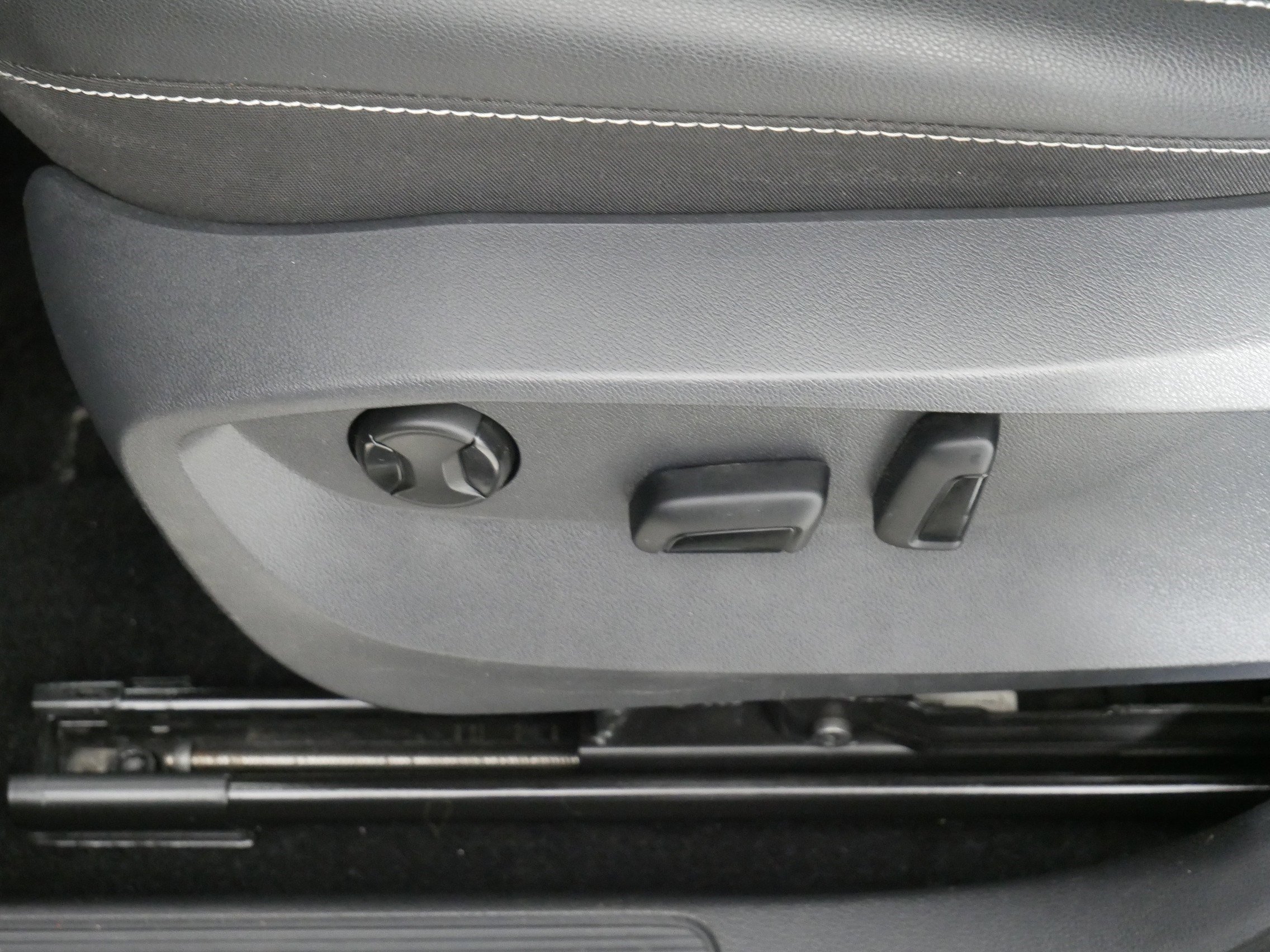 Certified 2023 Volkswagen Taos SE w/ Panoramic Sunroof Package image 20