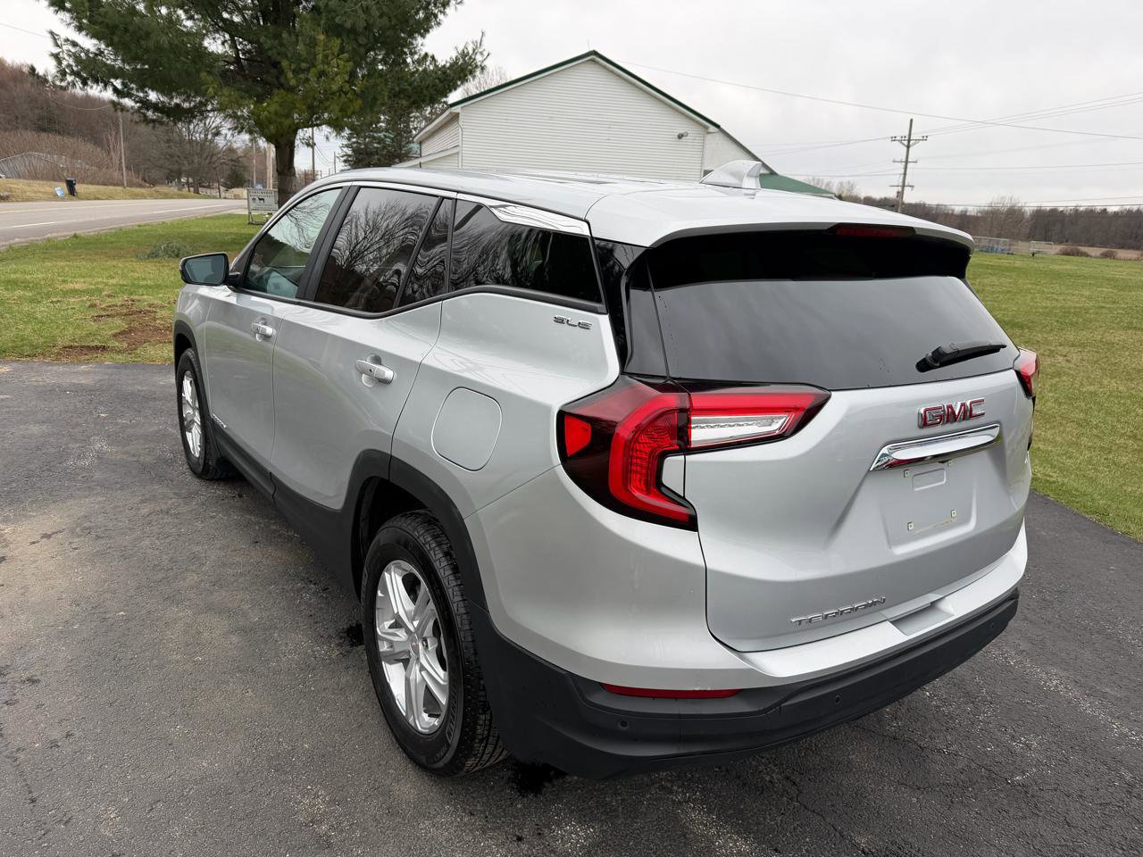 Used 2022 GMC Terrain SLE image 10